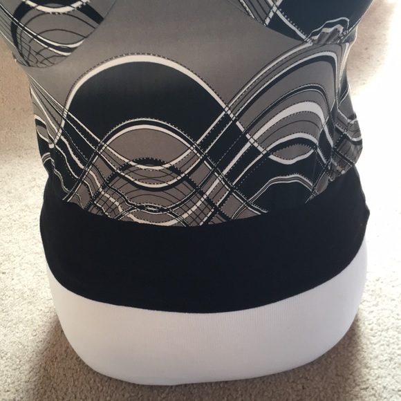 Pretty BLk Gry & Wht Halter Top - Picture 3 of 4